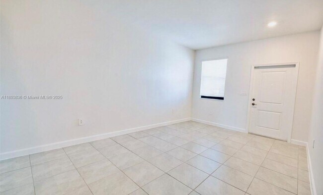 24587 SW 119th Pl in Princeton, FL - Foto de edificio - Building Photo