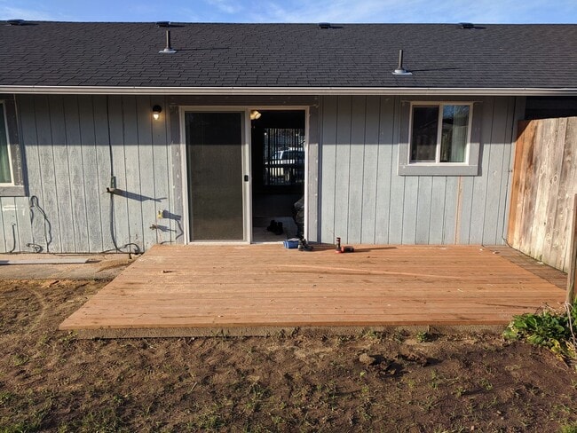 2440 SE 8th Ct in Gresham, OR - Building Photo - Building Photo