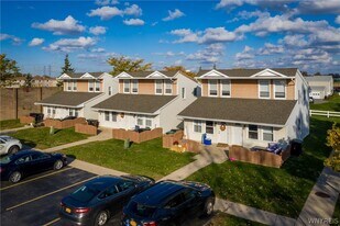 4-18 Concord Ct in Tonawanda, NY - Building Photo