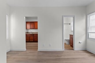 526 Magnolia Ave in Long Beach, CA - Building Photo - Building Photo