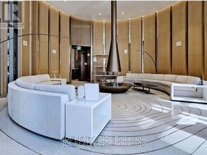 11 Wellesley St W in Toronto, ON - Building Photo - Building Photo