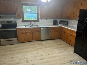 2000 Point of Rocks Rd in Chester, VA - Building Photo - Building Photo