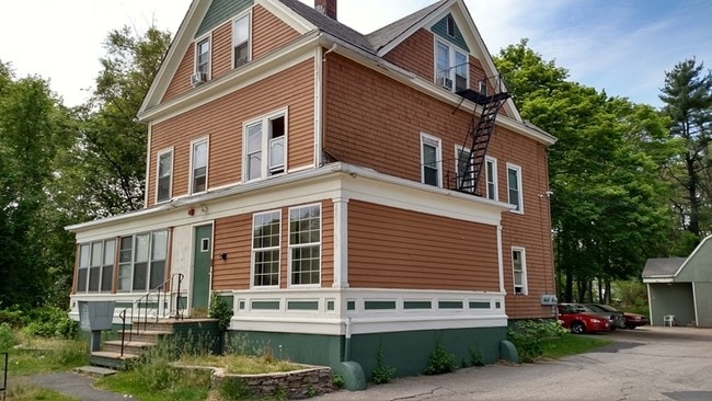 811 Warwick Ave in Warwick, RI - Foto de edificio - Building Photo