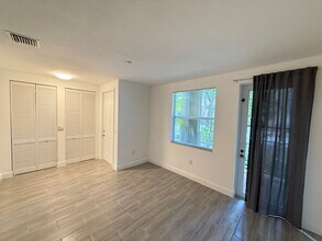 350 Olssen Ave in Fort Lauderdale, FL - Building Photo - Building Photo