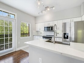 Village on Memorial in Houston, TX - Building Photo