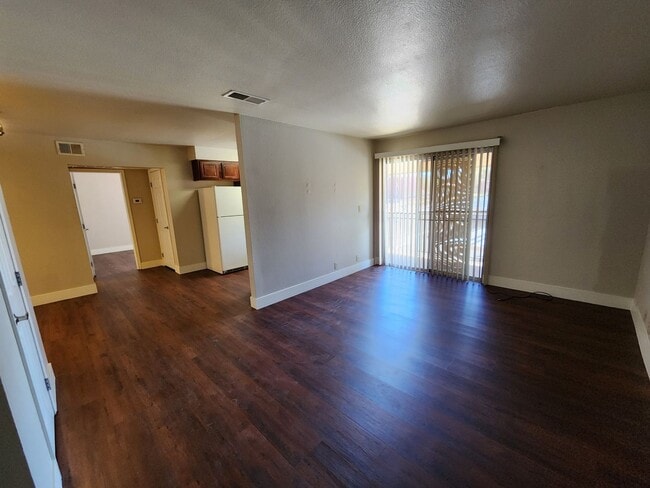 5020 Indian River Dr in Las Vegas, NV - Building Photo - Building Photo