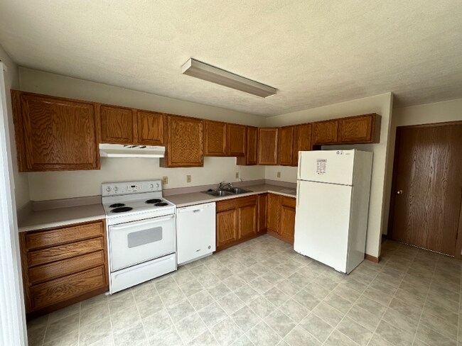 219b-219 Robb Ave in Jackson Center, OH - Building Photo - Building Photo