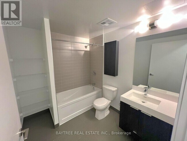 3100 Keele St in Toronto, ON - Building Photo - Building Photo