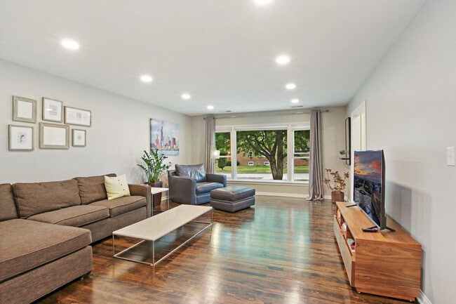 1532 North Ave