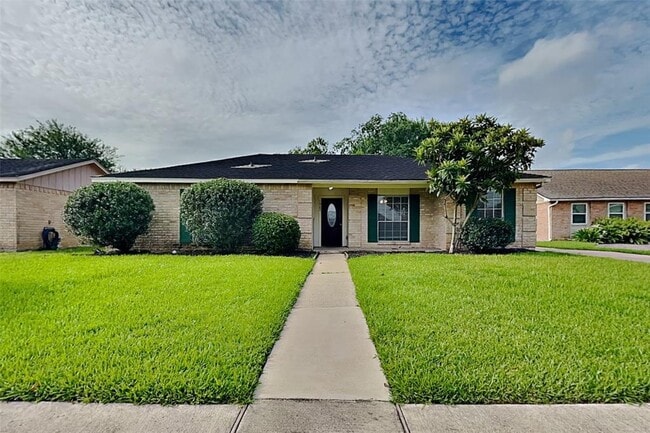 property at 1927 Hilton Head Dr