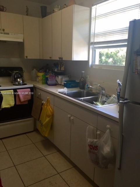 170 NE 169th St, Unit 2 in North Miami Beach, FL - Building Photo - Building Photo
