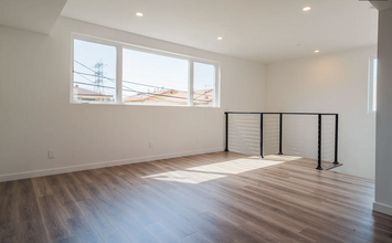 2555 Thurman Ave in Los Angeles, CA - Building Photo - Building Photo