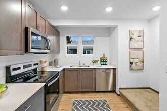 1345 Nolta Lp NE in Bainbridge Island, WA - Building Photo - Building Photo