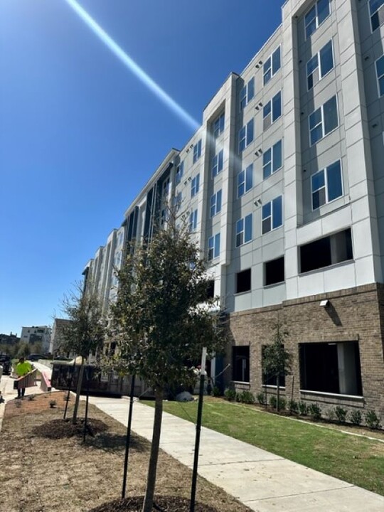 Gala at MacGregor in Houston, TX - Building Photo