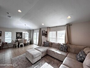 5163 Magnolia Valley Dr in Jacksonville, FL - Building Photo - Building Photo