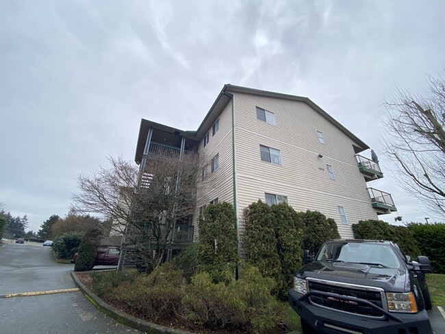 1900 Bowen Rd in Nanaimo, BC - Building Photo - Building Photo