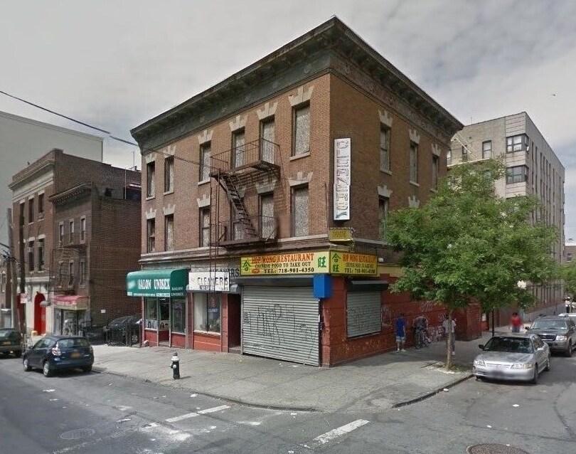 216 E 175th St in Bronx, NY - Building Photo