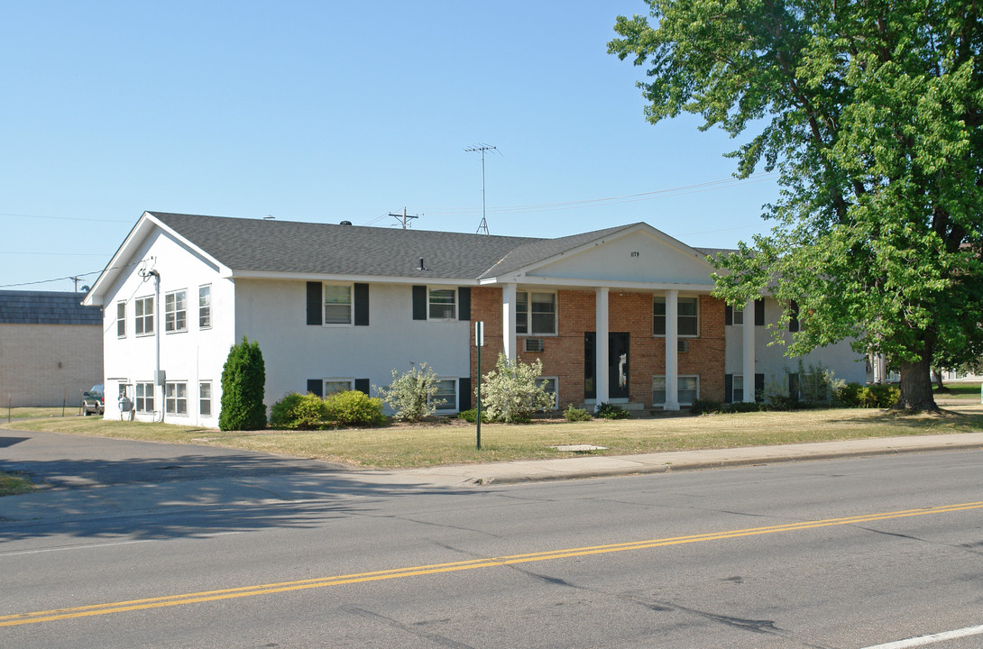 School Place Apartments in Elk River, MN - Building Photo