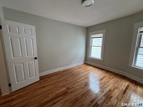 241 Lewis St in Bridgeport, CT - Building Photo - Building Photo