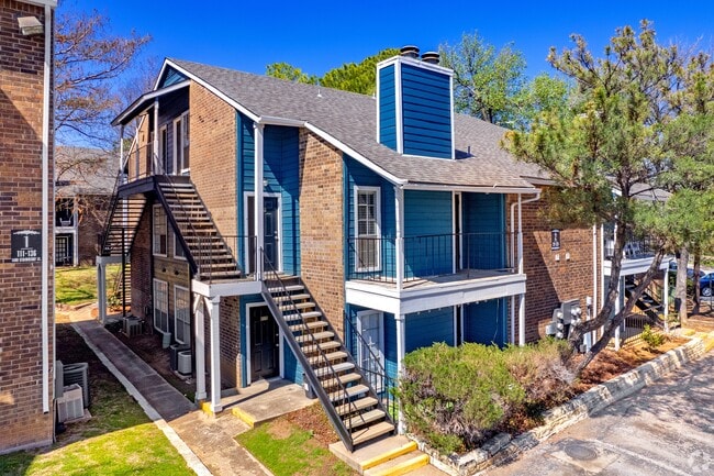 Arlington Oaks Apartment Homes in Arlington, TX - Foto de edificio - Building Photo