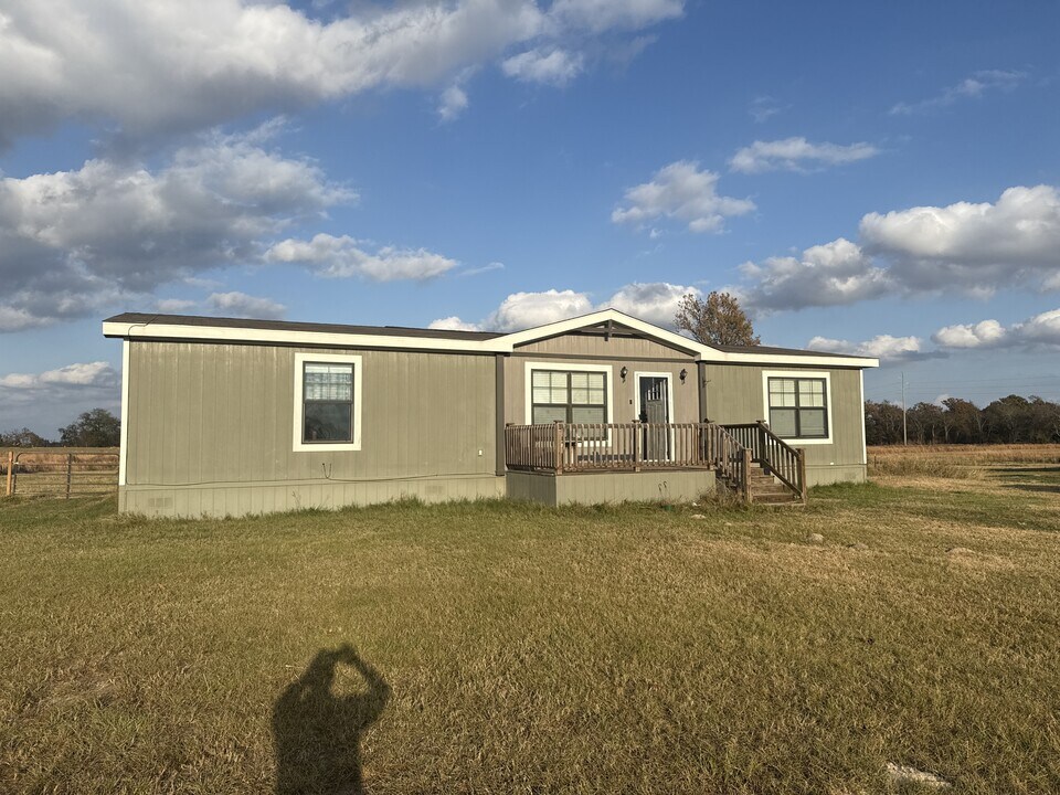 260 Co Rd 1220 in Grand Saline, TX - Building Photo