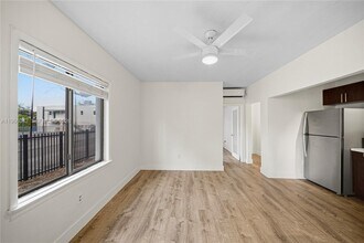 570 NE 69th St in Miami, FL - Building Photo - Building Photo