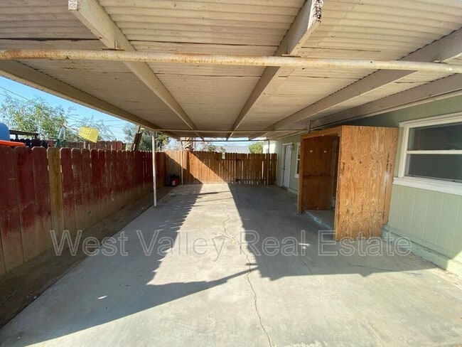 122 Buena Vista Pl in Taft, CA - Building Photo - Building Photo
