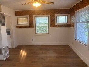 459 SE Washington St in Dallas, OR - Building Photo - Building Photo