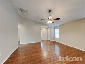 34527 Karan Swiss Cir in Queen Creek, AZ - Foto de edificio - Building Photo