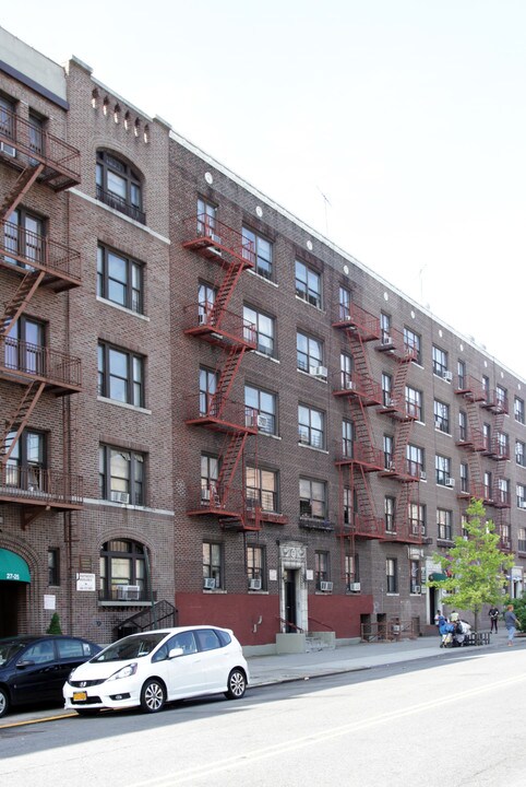23 Vermilyea Ave in New York, NY - Building Photo