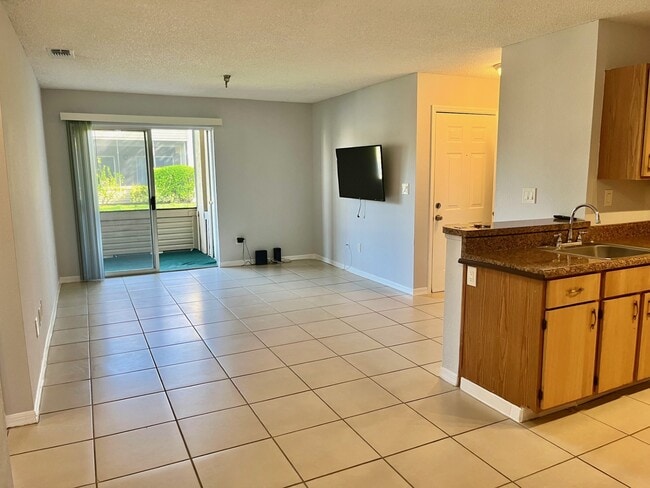 10265 Gandy Blvd N, Unit 207 in St. Petersburg, FL - Foto de edificio - Building Photo
