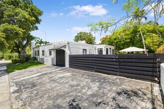 836 NE 82nd St in Miami, FL - Building Photo - Building Photo