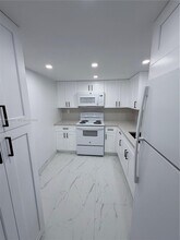 9365 Fontainebleau Blvd in Miami, FL - Foto de edificio - Building Photo