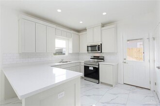 1007 N Clarence Ave in Edinburg, TX - Building Photo - Building Photo