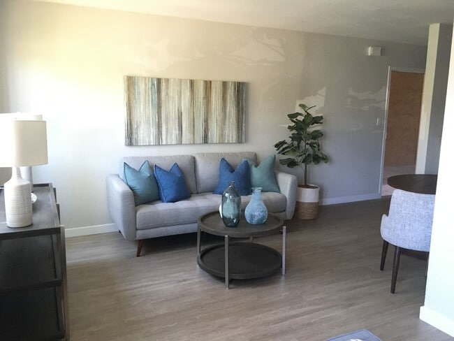 Mesa Palms Apartments in San Diego, CA - Building Photo - Building Photo