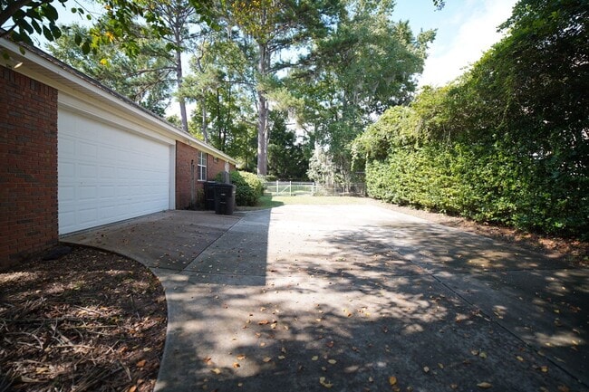 352 Meadow Ridge Dr in Tallahassee, FL - Building Photo - Building Photo