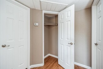 Meadow Creek Apartments in San Marcos, CA - Building Photo - Building Photo