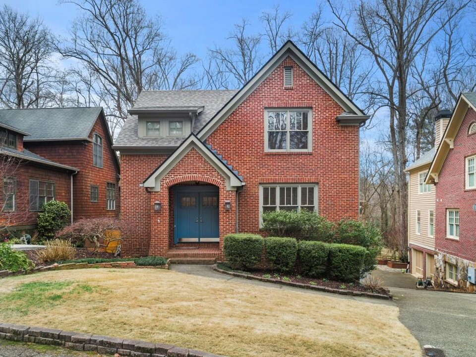 467 Chelsea Cir NE in Atlanta, GA - Building Photo