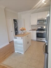 6938 Laurel Canyon Blvd, Unit # 101 in North Hollywood, CA - Building Photo - Building Photo