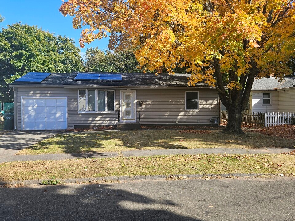 47 Village Cir in Hamden, CT - Building Photo