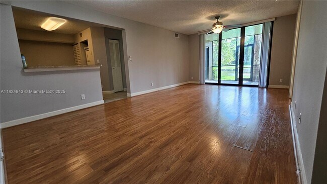 10121 W Sunrise Blvd, Unit 105 in Plantation, FL - Building Photo - Building Photo