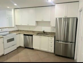 323 Northlake Dr in North Palm Beach, FL - Building Photo - Building Photo