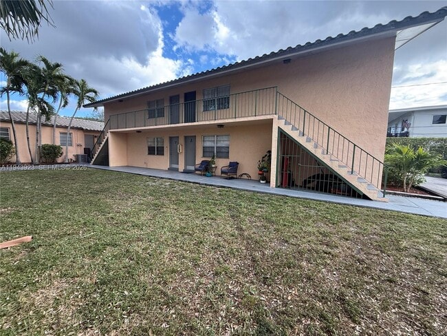 460 Eldron Dr in Miami Springs, FL - Building Photo - Building Photo
