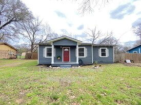 145 Gordon Dr in Azle, TX - Building Photo