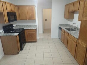 6401 Brookglen Dr in Arlington, TX - Foto de edificio - Building Photo