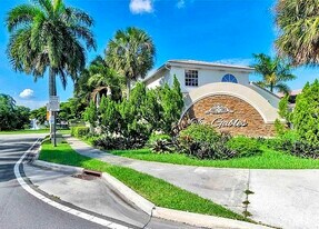 36 Gables Blvd in Weston, FL - Building Photo
