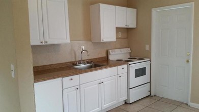 3721 Henry Ave in West Palm Beach, FL - Building Photo - Building Photo