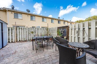 6940 NW 177th St in Hialeah, FL - Building Photo - Building Photo