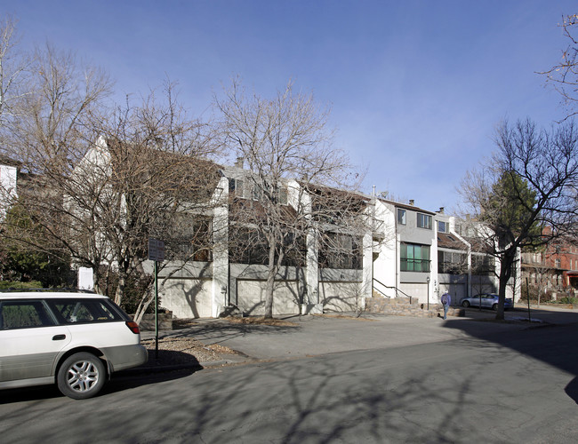 Courtyard Townhomes in Denver, CO - Foto de edificio - Building Photo