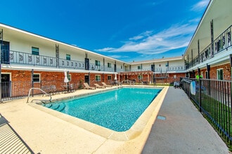 Quail Court Apartments in Houma, LA - Foto de edificio - Building Photo
